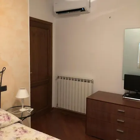 Mia *