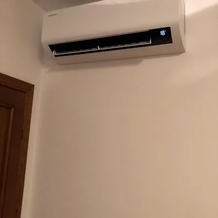 Mia *